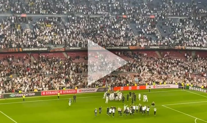 Piłkarze Eintrachtu ŚWIĘTUJĄ ze swoimi kibicami na Camp Nou! [VIDEO]